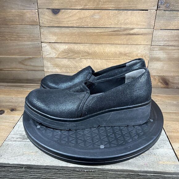 Bzees Womens Size 6.5 Free Spirit Crackled Black Slip In Wedge Heel Shoes - Picture 3 of 10